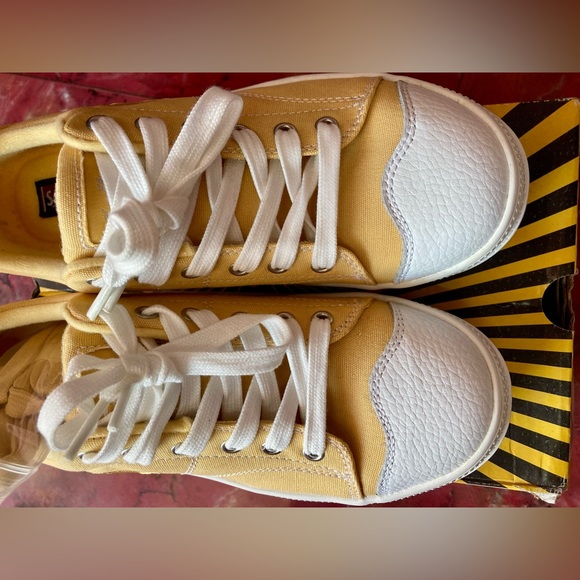 Skechers Roadies Low-Top Sneakers Yellow - Picture 15 of 15